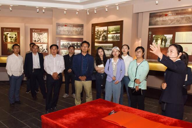 “中國農(nóng)墾改革發(fā)展百場行”采訪組走進淮海.jpg