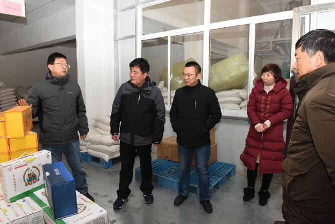 射陽縣企業(yè)家協(xié)會會長王勇一行來到淮?？疾?jpg