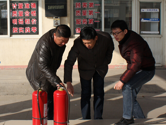 我場(chǎng)開展節(jié)前安全檢查.jpg