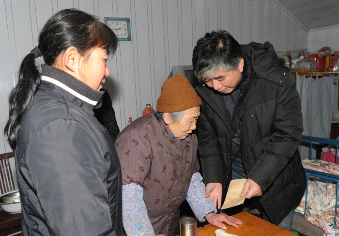 集團公司工會主席佟曉廷來我場調(diào)研慰問.jpg