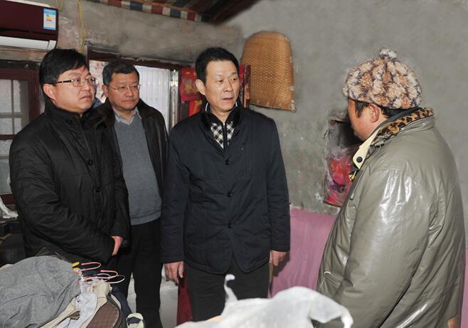 集團(tuán)公司副總經(jīng)理姚準(zhǔn)明來我場慰問.jpg