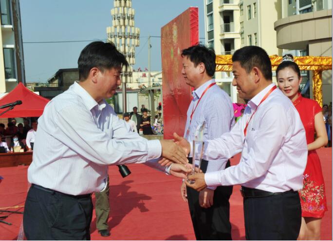 江蘇農(nóng)墾第四屆職工廣場舞比賽在淮海舉行7.jpg