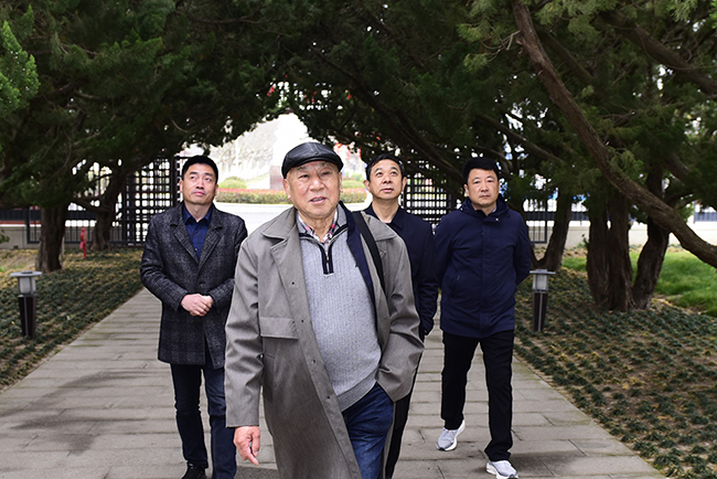 紀(jì)明全來(lái)淮海參觀走訪