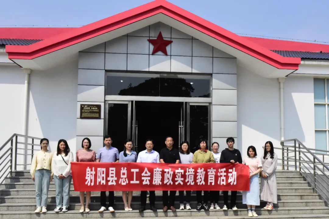 射陽(yáng)縣總工會(huì)參觀淮海農(nóng)場(chǎng)農(nóng)建四師陳列館