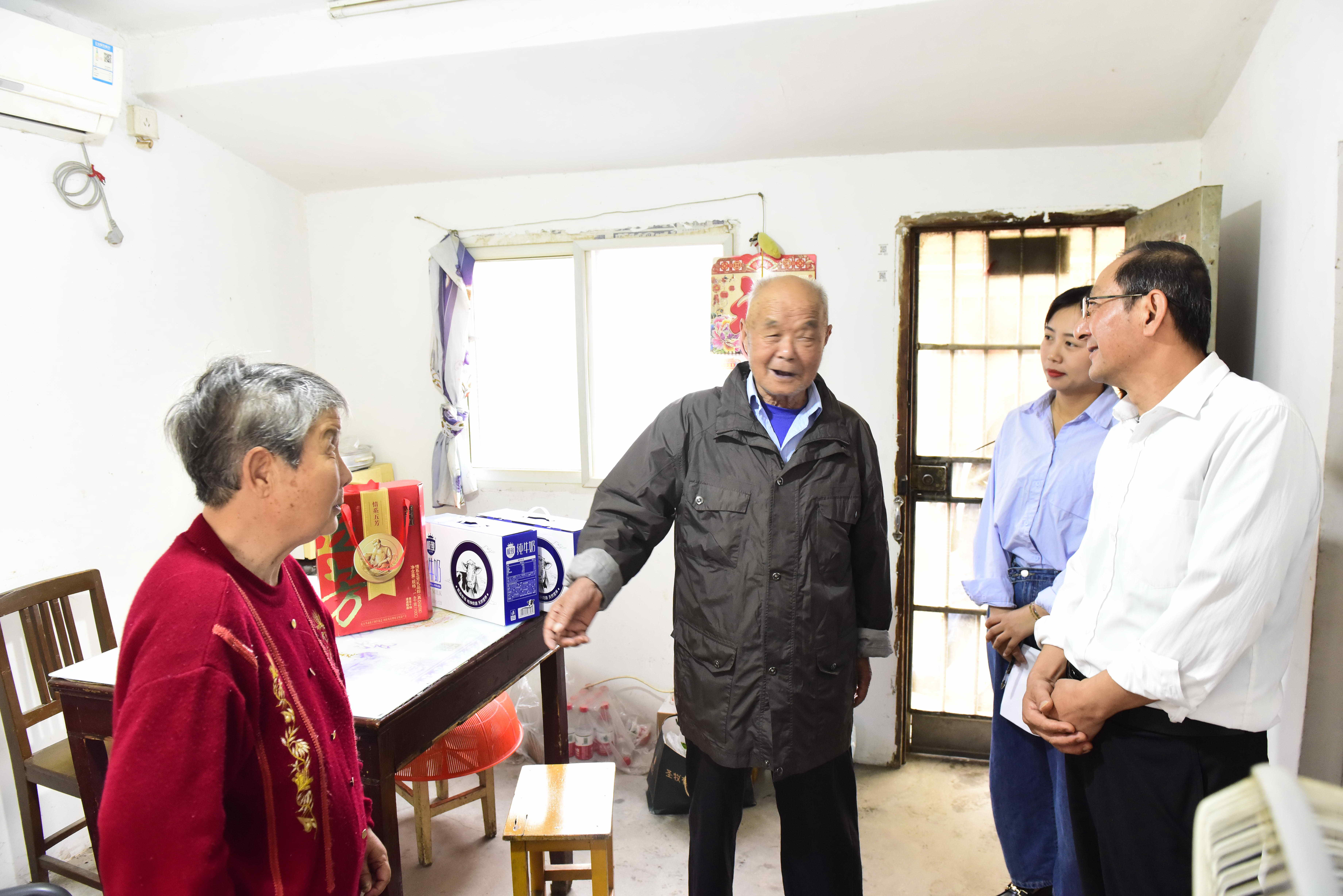 淮海開展端午節(jié)走訪慰問困難職工群眾活動